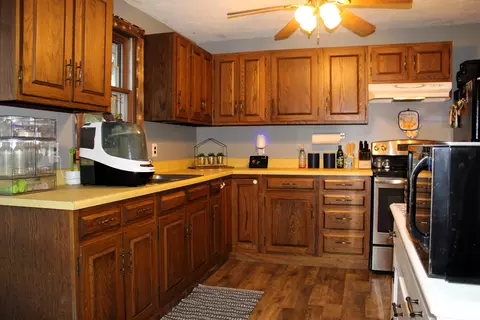Kitchen - 3675 Calhoun Dr, Springfield, OH 45505 photo 4 of 5
