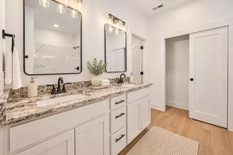 Bath - 1798 Northpoint Rd, Springfield, OH 45503 photo 2 of 3