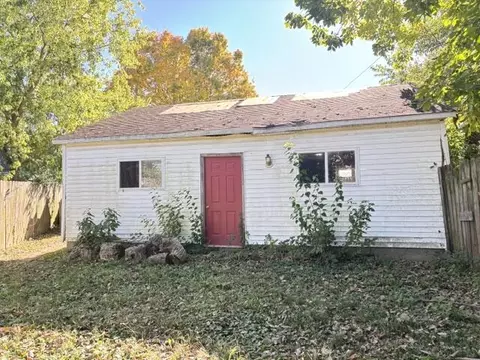 Exterior - 1610 S Sweetbriar Ln, Springfield, OH 45505 photo 5 of 6