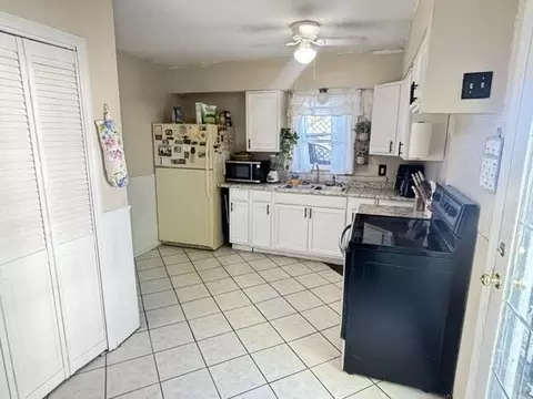Kitchen - 1610 S Sweetbriar Ln, Springfield, OH 45505 photo 1 of 2
