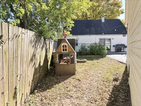 Exterior - 1610 S Sweetbriar Ln, Springfield, OH 45505 photo 6 of 6