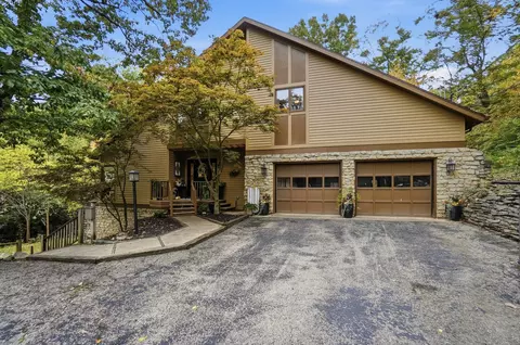 Exterior - 1101 Spruce Dr, Springfield, OH 45504 photo 5 of 32