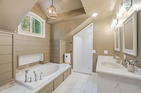 Bath - 1101 Spruce Dr, Springfield, OH 45504 photo 3 of 13