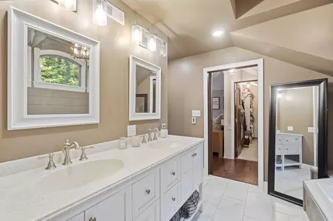 Bath - 1101 Spruce Dr, Springfield, OH 45504 photo 5 of 13