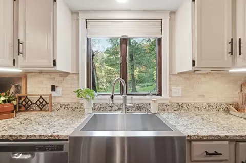 Kitchen - 1101 Spruce Dr, Springfield, OH 45504 photo 4 of 13