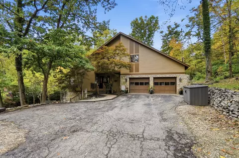 Exterior - 1101 Spruce Dr, Springfield, OH 45504 photo 4 of 32