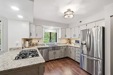 Kitchen - 1101 Spruce Dr, Springfield, OH 45504 photo 2 of 13