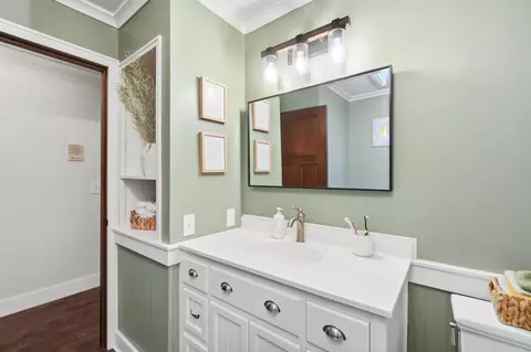 Bath - 1101 Spruce Dr, Springfield, OH 45504 photo 10 of 13