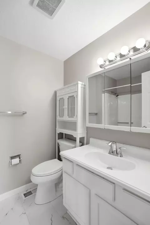 Bath - 4254 Tacoma St, Springfield, OH 45503 photo 4 of 5