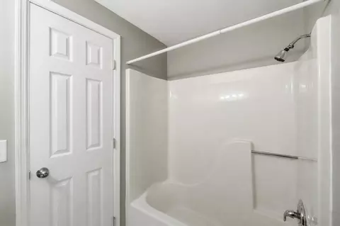 Bath - 4254 Tacoma St, Springfield, OH 45503 photo 5 of 5