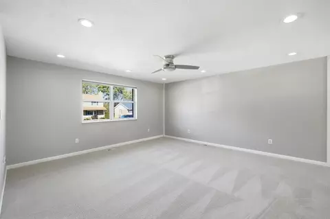 Living - 4254 Tacoma St, Springfield, OH 45503 photo 2 of 6