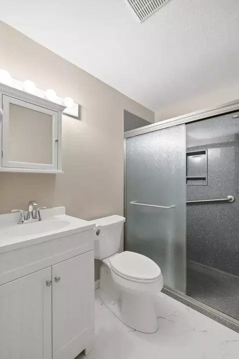 Bath - 4254 Tacoma St, Springfield, OH 45503 photo 2 of 5