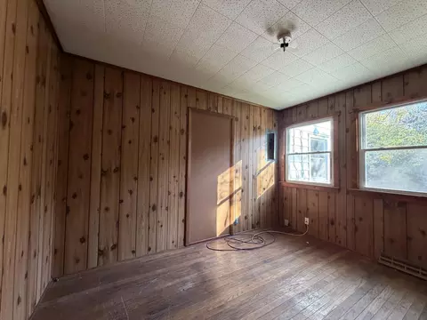 Bedroom - 825 Mansfield Ave, Springfield, OH 45505 photo 2 of 2
