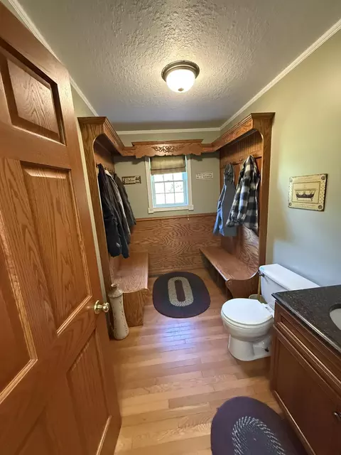Bath - 5282 Mud Pike Rd, Celina, OH 45822 photo 1 of 7