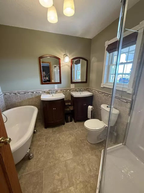 Bath - 5282 Mud Pike Rd, Celina, OH 45822 photo 2 of 7