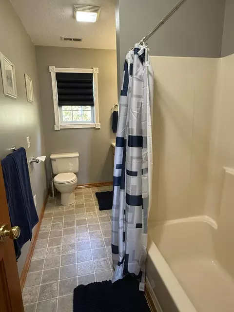 Bath - 5282 Mud Pike Rd, Celina, OH 45822 photo 5 of 7