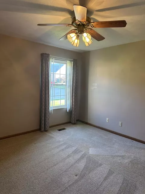 Bedroom - 3215 Snow Owl Ct, Springfield, OH 45503 photo 4 of 5