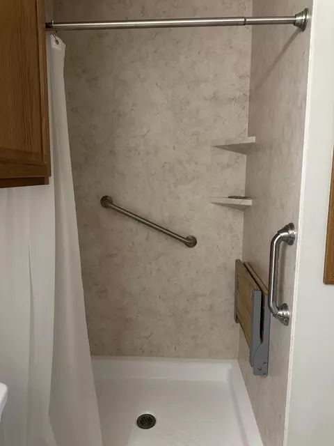 Bath - 3215 Snow Owl Ct, Springfield, OH 45503 photo 2 of 4