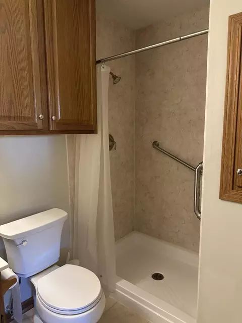 Bath - 3215 Snow Owl Ct, Springfield, OH 45503 photo 3 of 4