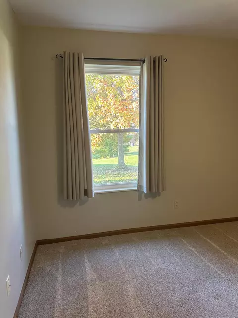 Bedroom - 3215 Snow Owl Ct, Springfield, OH 45503 photo 3 of 5