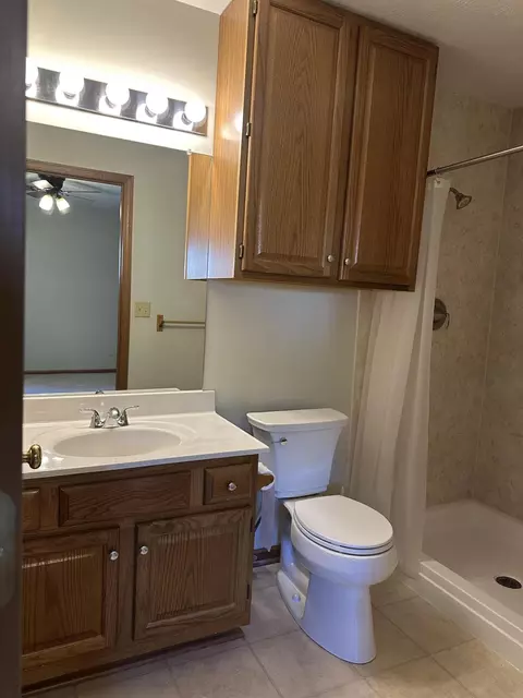 Bath - 3215 Snow Owl Ct, Springfield, OH 45503 photo 1 of 4