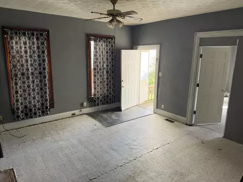 Living - 143 S 145 S Race St, Springfield, OH 45506 photo 5 of 6
