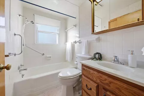 Bath - 1001 Robin Rd, Springfield, OH 45503 photo 1 of 3