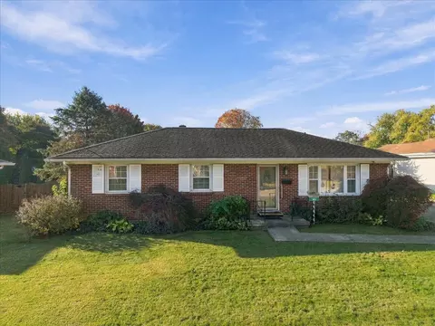 Exterior - 1001 Robin Rd, Springfield, OH 45503 photo 2 of 7