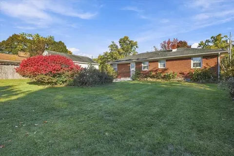 Exterior - 1001 Robin Rd, Springfield, OH 45503 photo 6 of 7