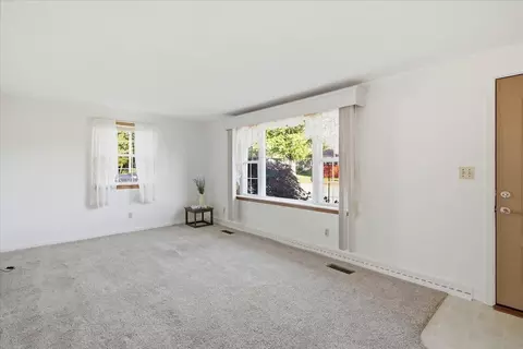 Living - 1001 Robin Rd, Springfield, OH 45503 photo 2 of 2