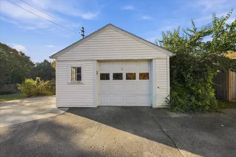 Exterior - 1001 Robin Rd, Springfield, OH 45503 photo 3 of 7