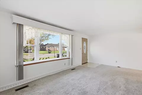 Living - 1001 Robin Rd, Springfield, OH 45503 photo 1 of 2