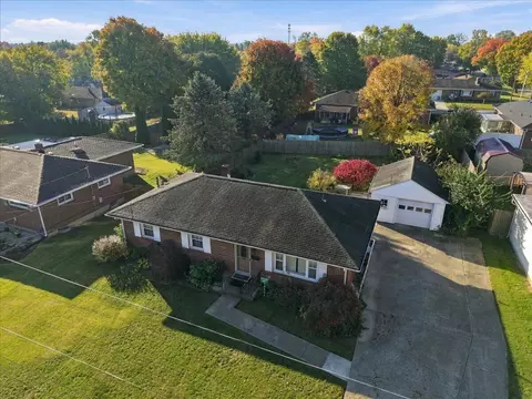 View/Area - 1001 Robin Rd, Springfield, OH 45503 photo 2 of 3