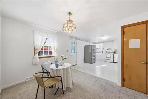 Dining - 1001 Robin Rd, Springfield, OH 45503 photo 2 of 2