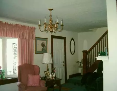 1621 S Yellow Springs St, Springfield, OH 45506 photo 2