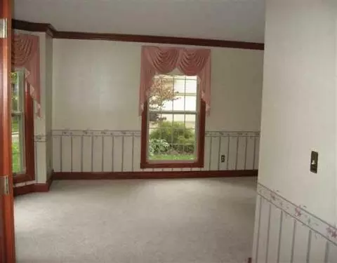 928 Sawmill Ct, Springfield, OH 45503 photo 2