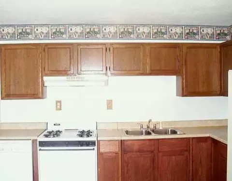 2106 Pond Dr, Springfield, OH 45505 photo 2