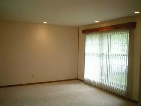 3305 Revels St, Springfield, OH 45503 photo 2