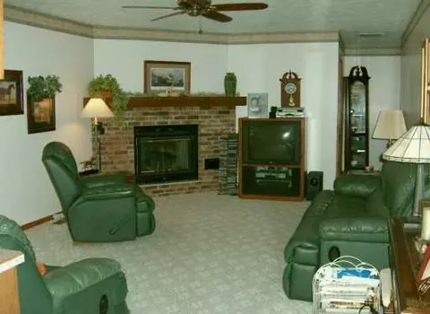 785 Mohawk Dr, Springfield, OH 45502 photo 2