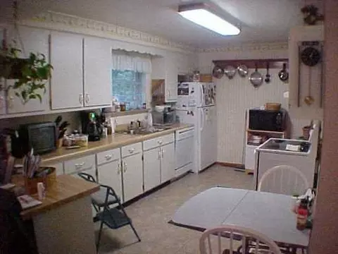 1721 Meadow Cir, Springfield, OH 45506 photo 2