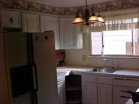 415 N Shaffer St, Springfield, OH 45504 photo 3