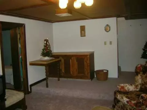 5041 Old Clifton Rd, Springfield, OH 45502 photo 3