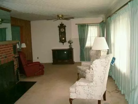 2940 Troy Rd, Springfield, OH 45504 photo 3