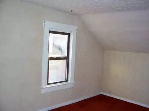 911 Pine St, Springfield, OH 45505 photo 3