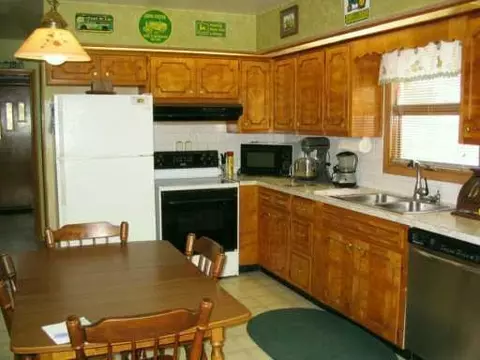 427 Holiday Dr, Springfield, OH 45505 photo 2