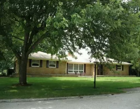 427 Holiday Dr, Springfield, OH 45505 photo 1