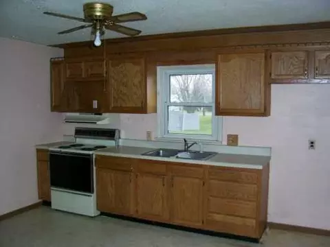 625 Scioto St, Kenton, OH 43326 photo 3