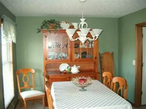 5872 W Ridgewood Rd, Springfield, OH 45503 photo 4
