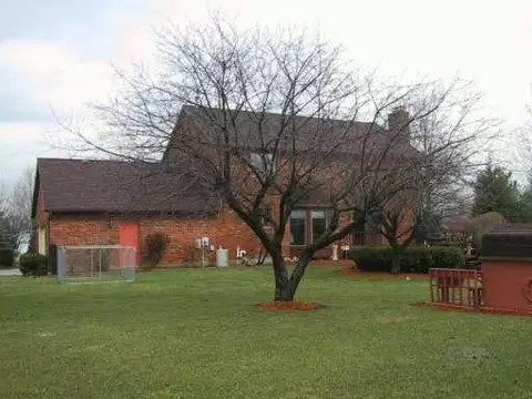 2040 Broken Trail Dr, Springfield, OH 45502 photo 2