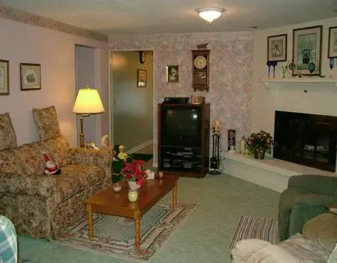 2403 Rebecca Dr, Springfield, OH 45503 photo 4